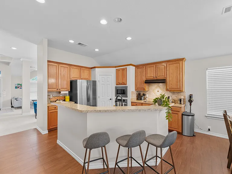 11350 Balcones Dr — Photo 48
