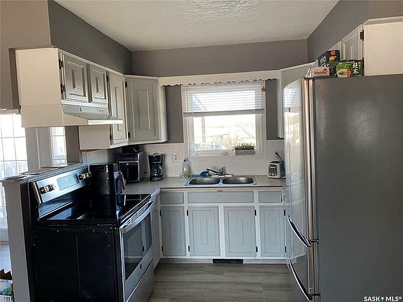 3rd image of 84 Clarewood Cres