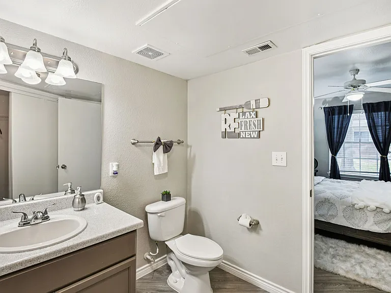 Stonecreek Apartments — Photo 14