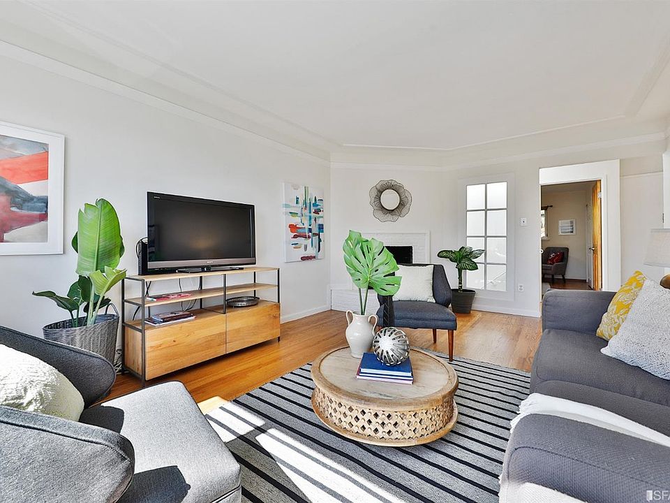 1st image of 216 Mangels Ave