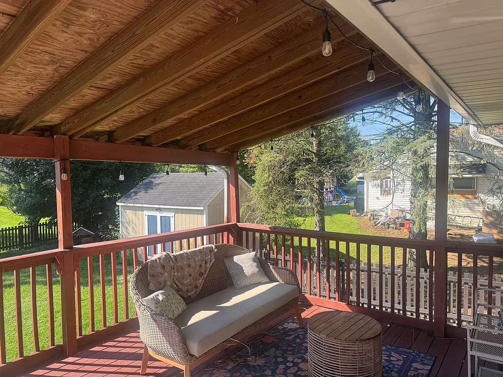 3 bed, 1.5 bath, 1961 sqft, $1,900 — Photo 3