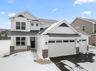 7555 Upper 42nd St N, Oakdale, MN 55128