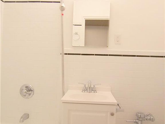 5th image of 445 W 49th St APT 3A