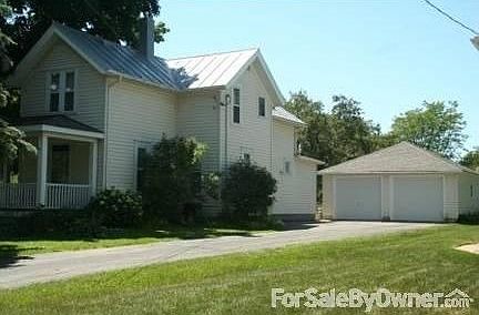 LARGE side yard; great for family fun and/or gardening