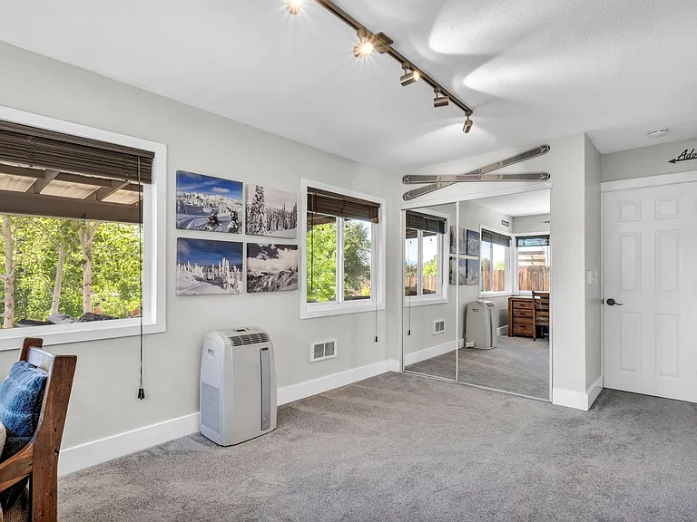 2655 Parkway Dr — Photo 24