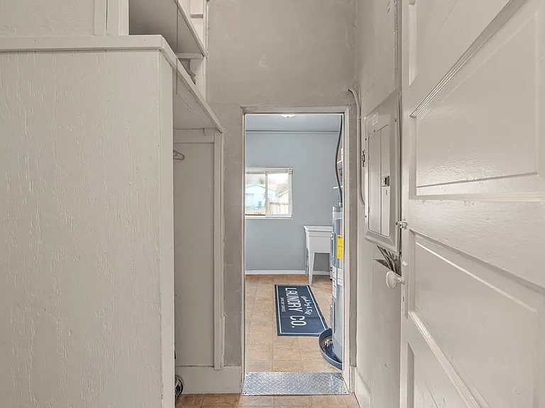 1313 Lincoln St — Photo 11