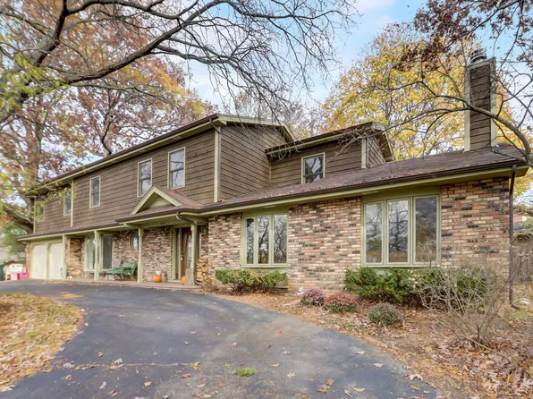 240 Banbury Rd, Mundelein, IL 60060