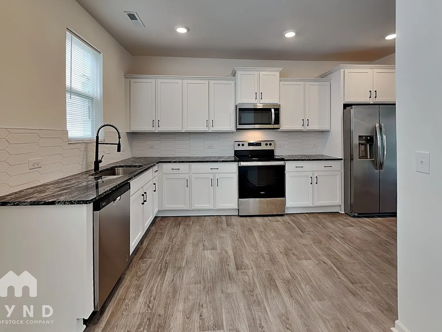 3 bed, 2.5 bath, 1392 sqft, $1,899 — Photo 3