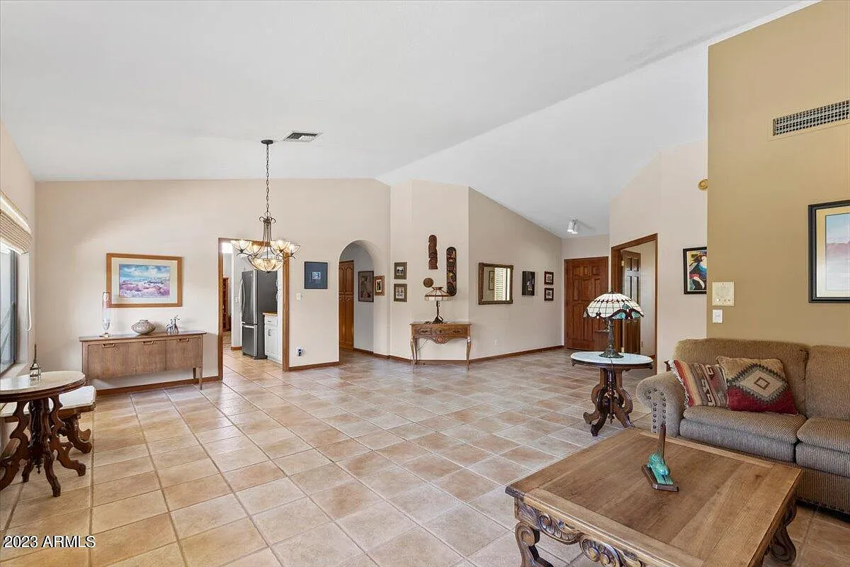 5120 E Redfield Rd — Photo 3