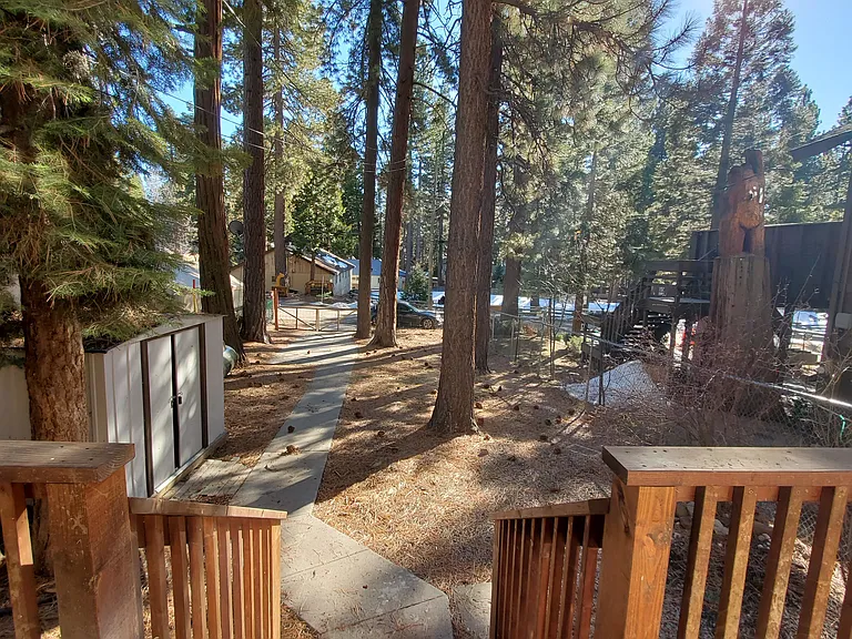 8695 Golden Ave — Photo 3