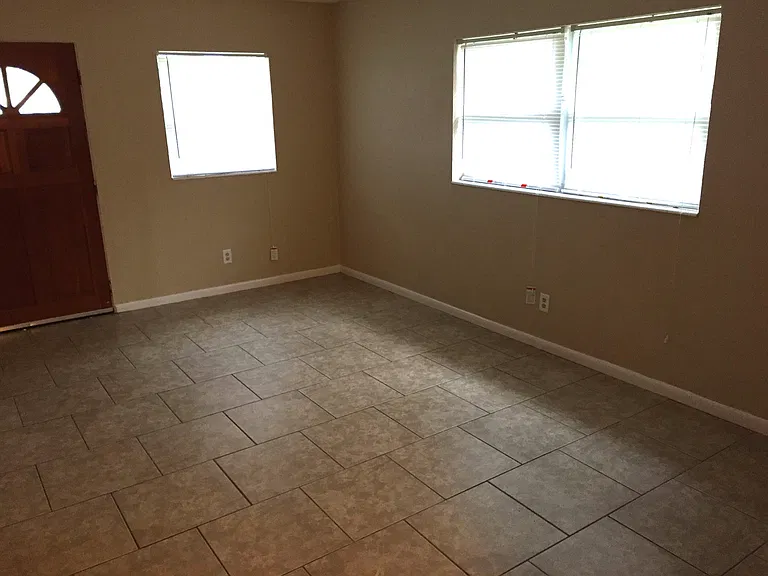 116 Bassedena Cir S — Photo 2