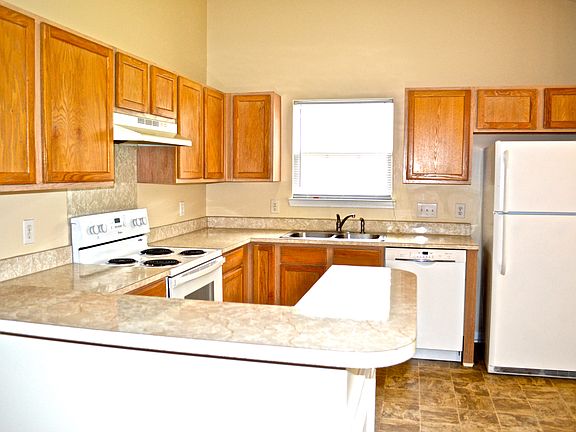 Spacious U-shaped kitchen