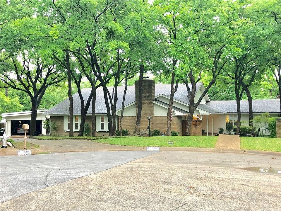 1st image of 2202 Wood Cliff Ct