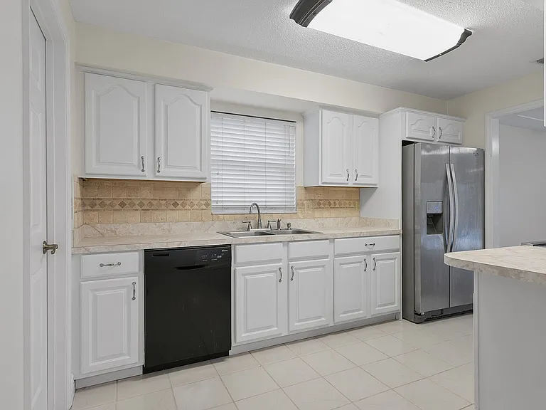 403 Bridgetown Ct — Photo 26