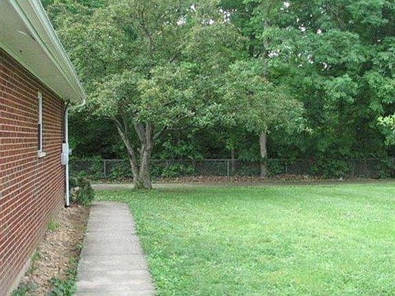 3rd image of 10458 Alexandria Pike