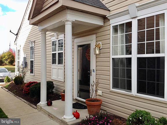 2nd image of 305 Leontyne Pl