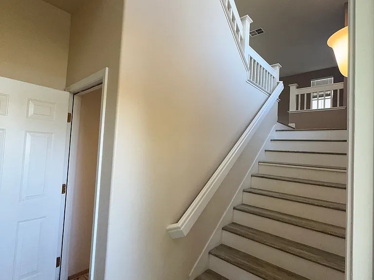 1084 Cottage Ln — Photo 4