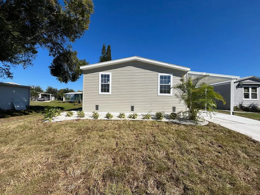 4 bed, 2.0 bath, 1460 sqft, $1,499 — Photo 1