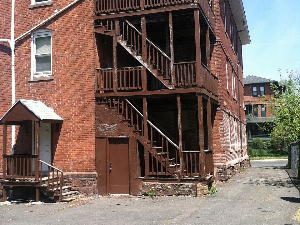 2nd image of 29 Belden St. #3