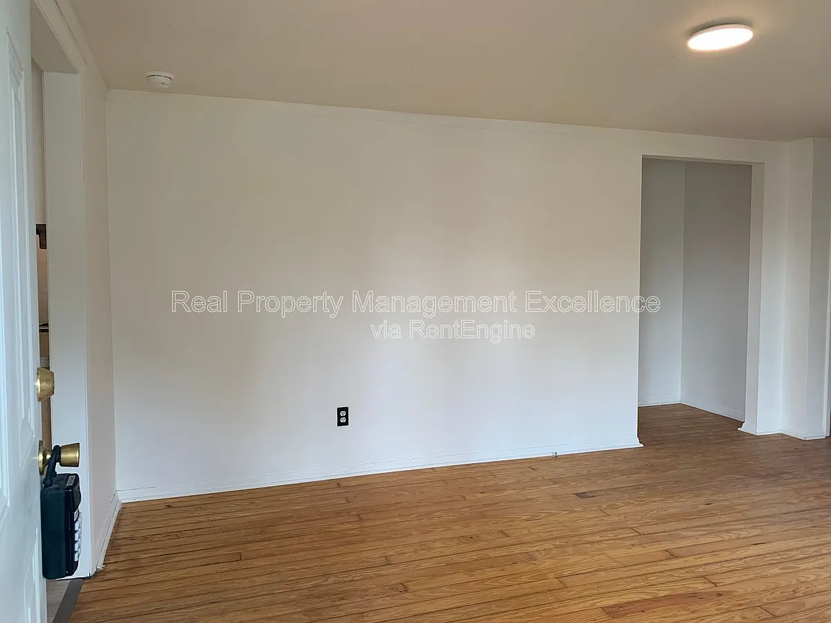 Photo 2 of 24 - 410 W Watson St - Selma, NC Building Photo - 410 W Watson St
