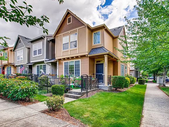 3rd image of 1062 SE Nazomi Ave