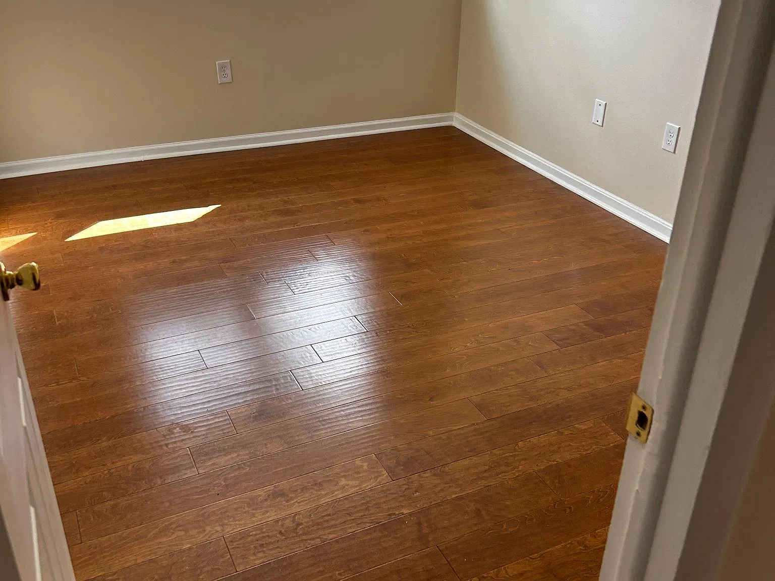 5 bed, 2700 sqft, $3,100 — Photo 3