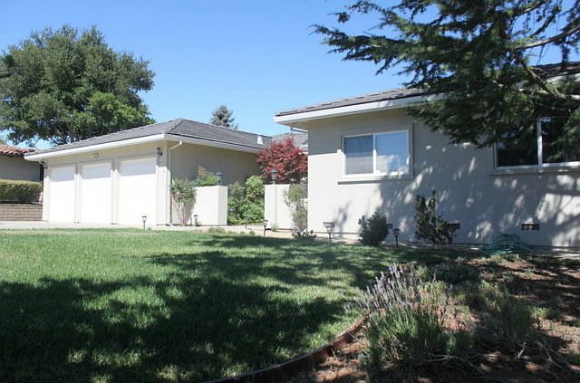 1st image of 15710 Oakridge Ct