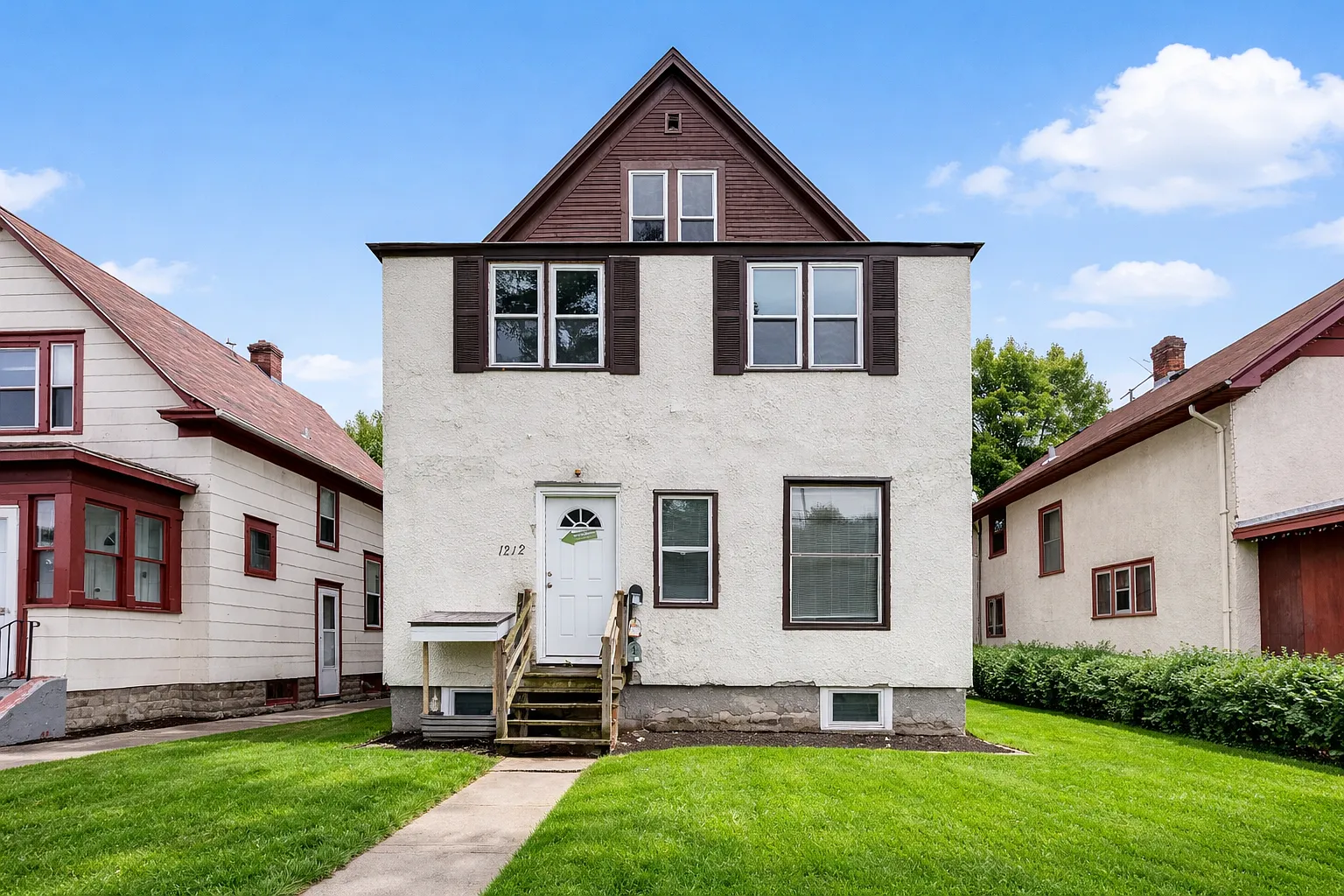 6 bed, 2411 sqft, $2,300 — Photo 1