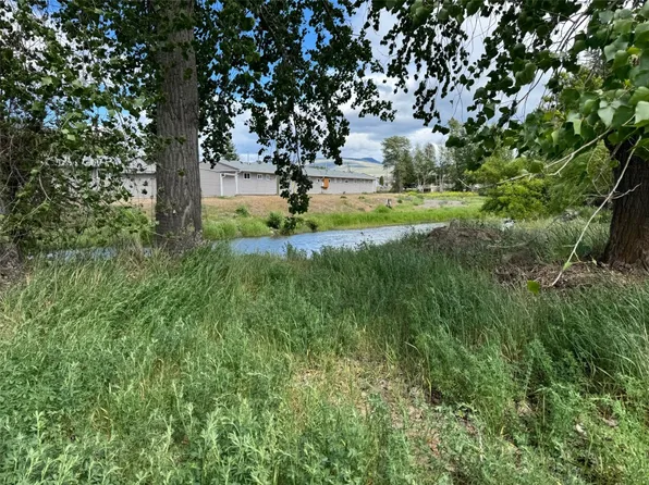 1459 Quilchena Ave, Merritt, BC V1K 1R6