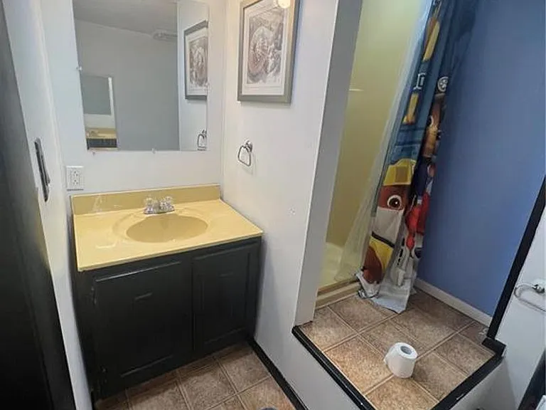 2401 Lawnherst Ave — Photo 34
