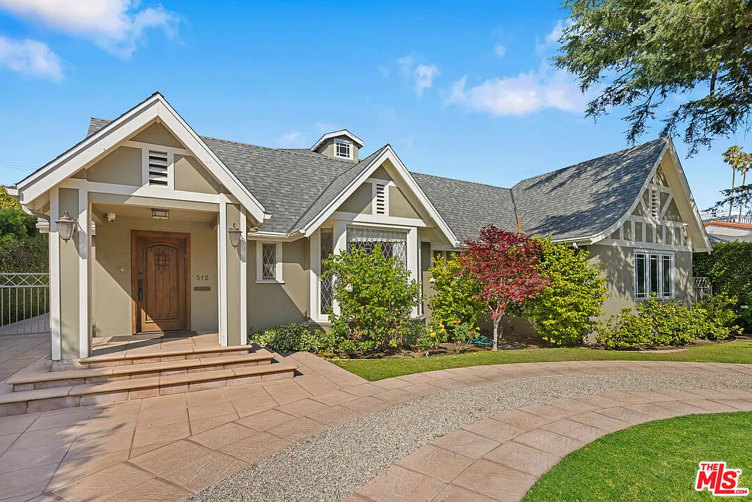5 bed, 7.0 bath, 4450 sqft, $17,000 — Photo 2