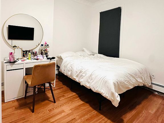 3rd image of 75 Giles Ave Floor 3