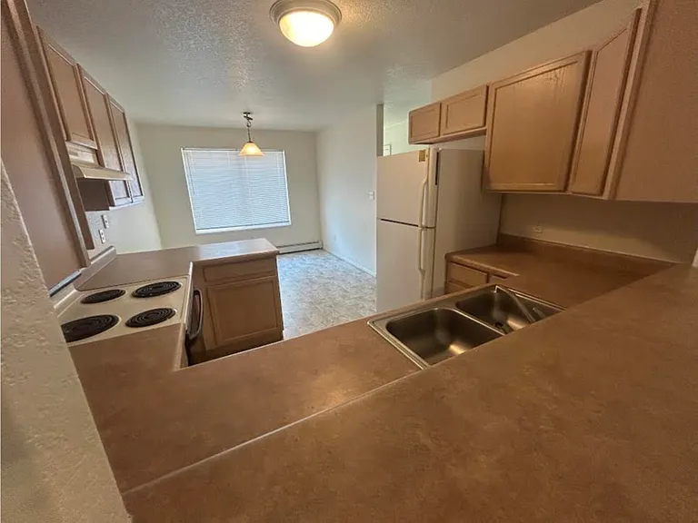 102 W Mesa Ave #B — Photo 4