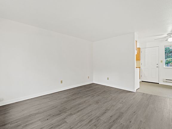 3rd image of 12828 Bridgeport Way SW #1B-1Ba-610Sqft
