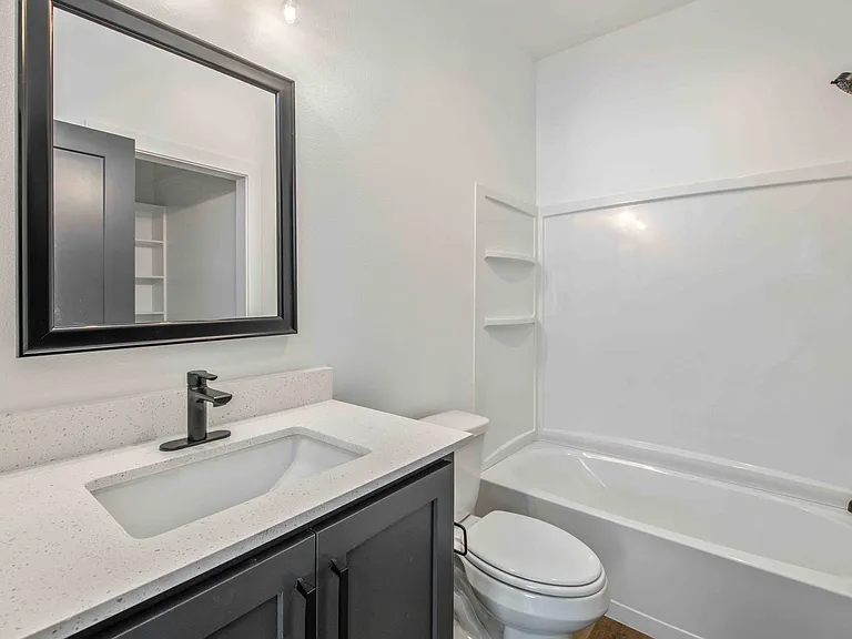 200 Live Oak St E — Photo 11