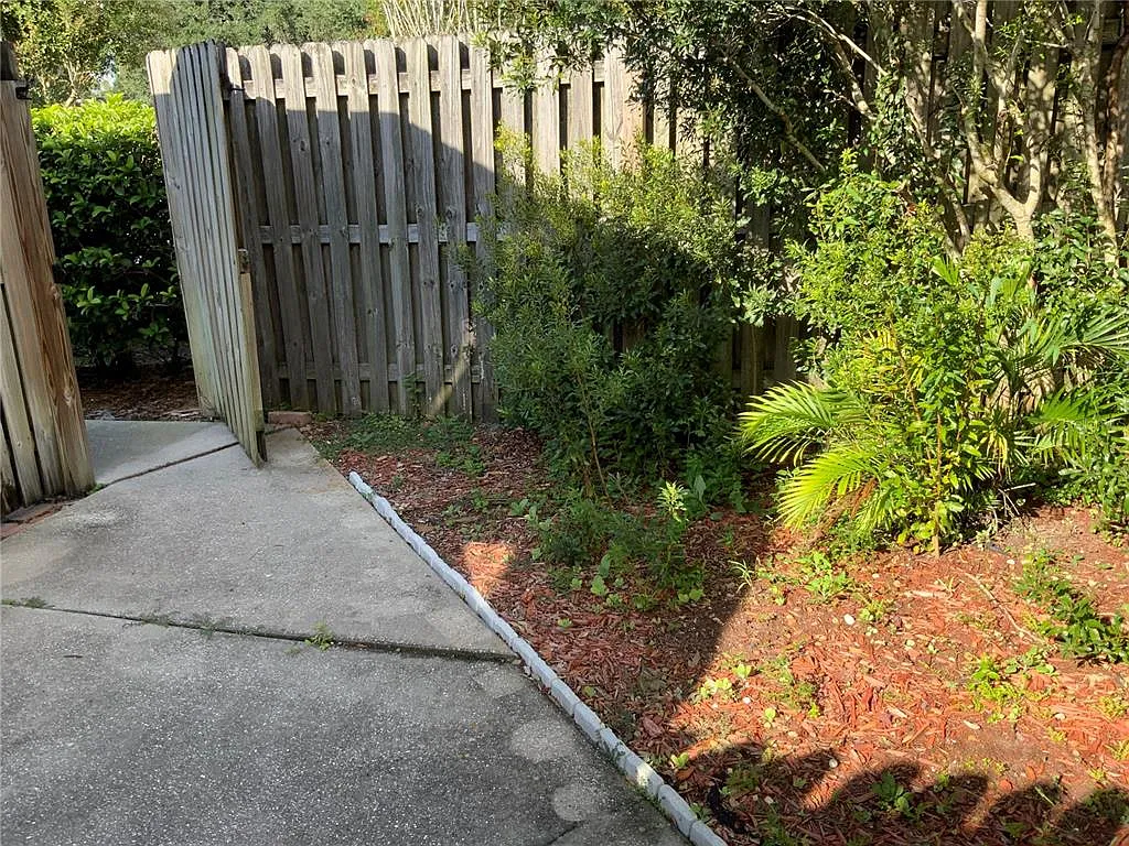 2 bed, 2.5 bath, 1242 sqft, $1,900 — Photo 4