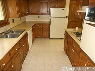 4th image of 725 Bennett Dr NE