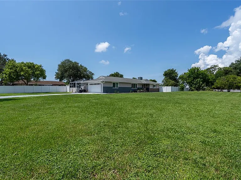 2140 Pinehurst St — Photo 3