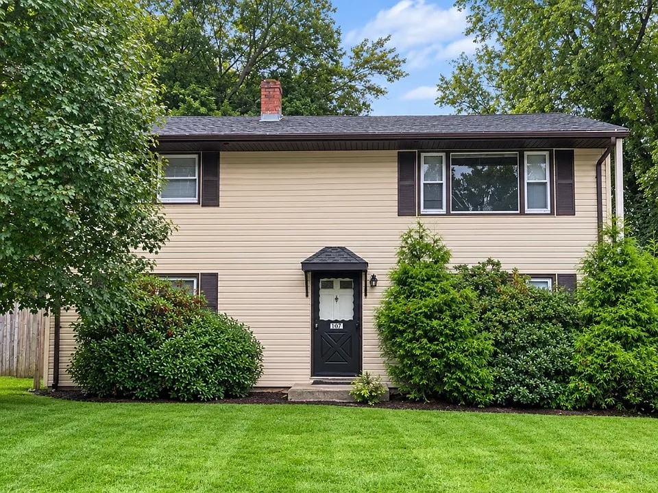 107 Crescent Dr
