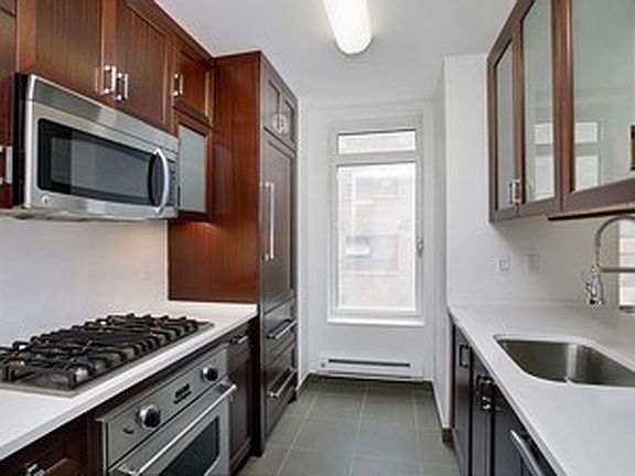 2nd image of 205 W 76th St APT 603