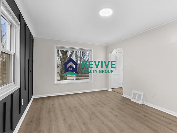 2nd image of 131 Doremus Ave