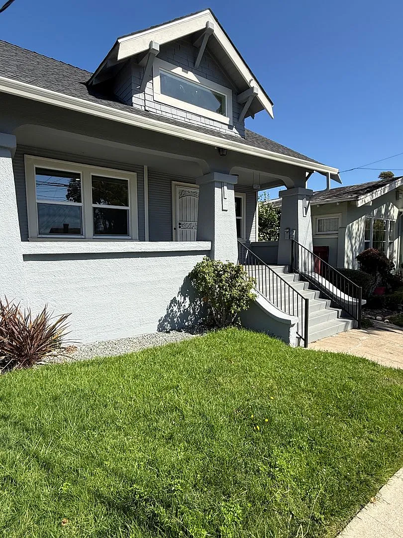 Now Available! |$3,900 | Newly Updated 3br/2ba Oakland Home W/ Loft & Modern Finishes — Photo 3