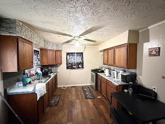 4th image of 1249 Evergreen Rd