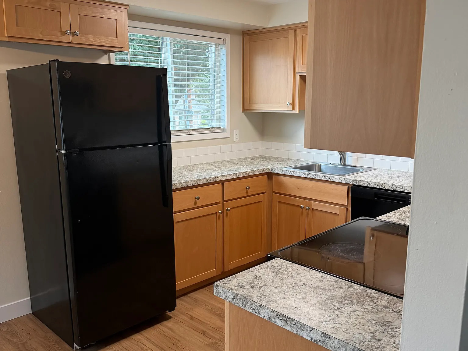 2 bed, 975 sqft, $1,695 — Photo 2