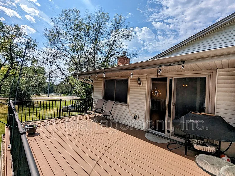 3 bed, 2.0 bath, 1280 sqft, $2,450 — Photo 4