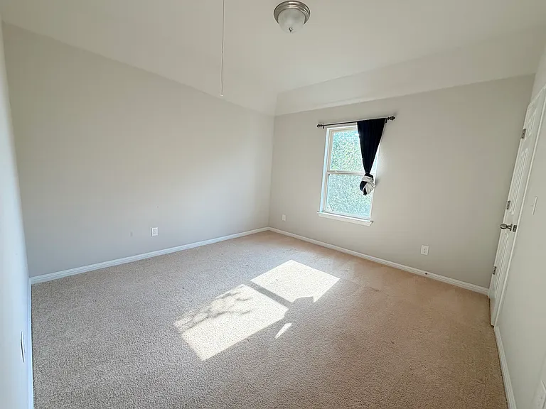 1009 Valley View Dr — Photo 24