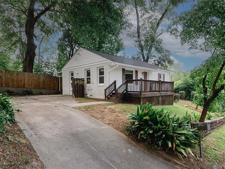 895 Durant Pl NE — Photo 4