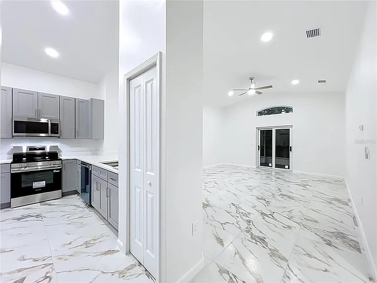 11148 Pinewood Cove Ln — Photo 9
