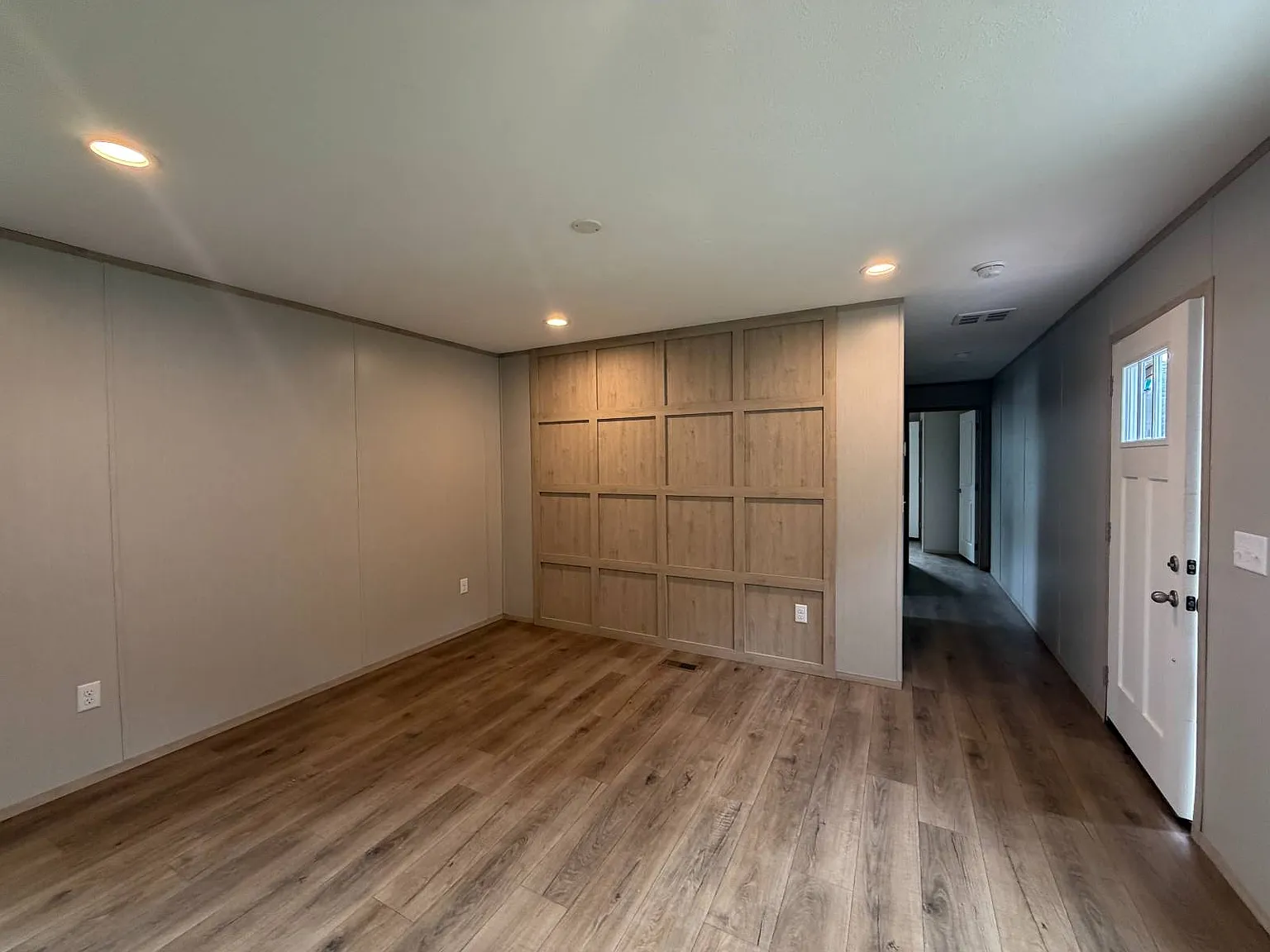 3 bed, 2.0 bath, 1056 sqft, $1,290 — Photo 3