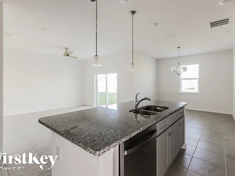 414 Reina Way — Photo 6